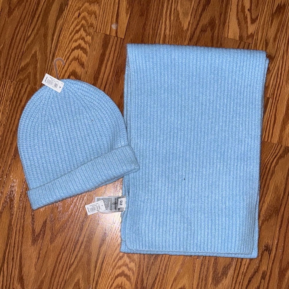 GAP Sky Blue Women’s Knit Hat and Scarf Set